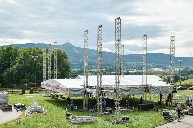 Přípravy na hudební festival Benátská!.