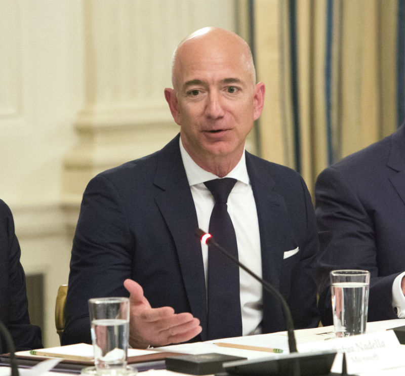 Zakladatel internetového obchodu Amazon Jeff Bezos.