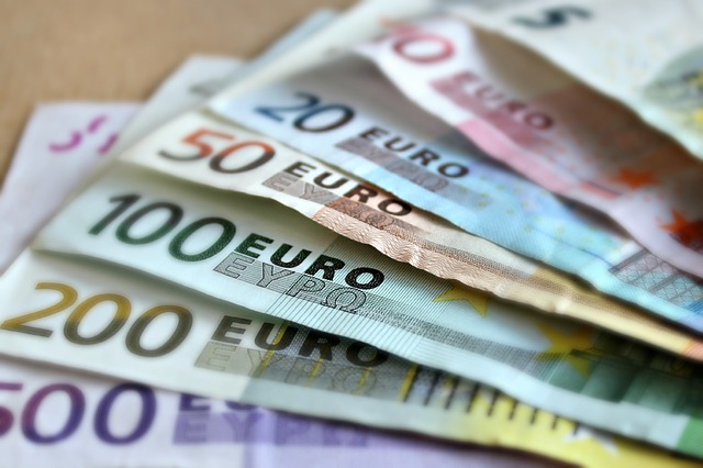 Euro (ilustrační foto). Euro (ilustrační foto).