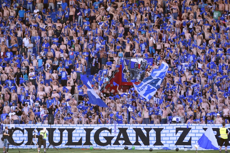 Fotbalisty Ostravy by tradičně mělo podporovat spoustu fanoušků. Fotbalisty Ostravy by tradičně mělo podporovat spoustu fanoušků.