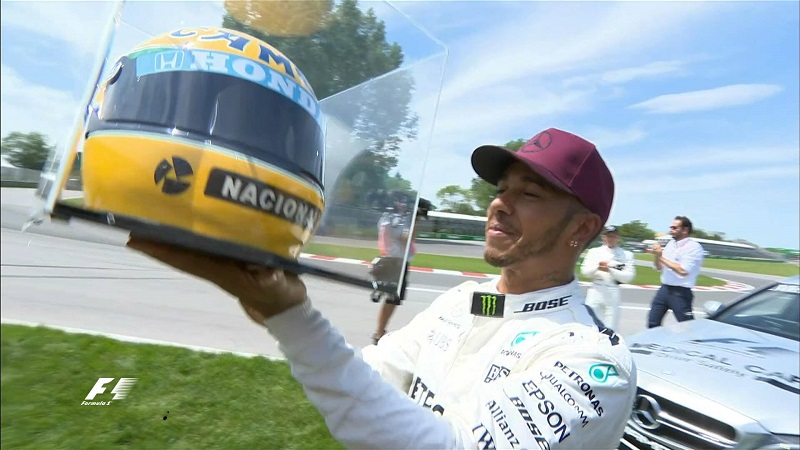 Závodník F1 Lewis Hamilton. 