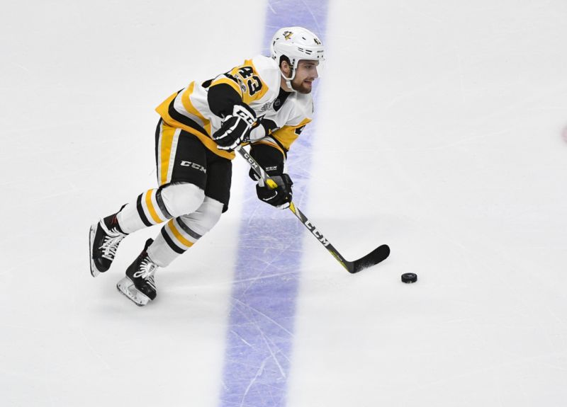 Útočník Pittsburghu Connor Sheary zůstává u Penguins.