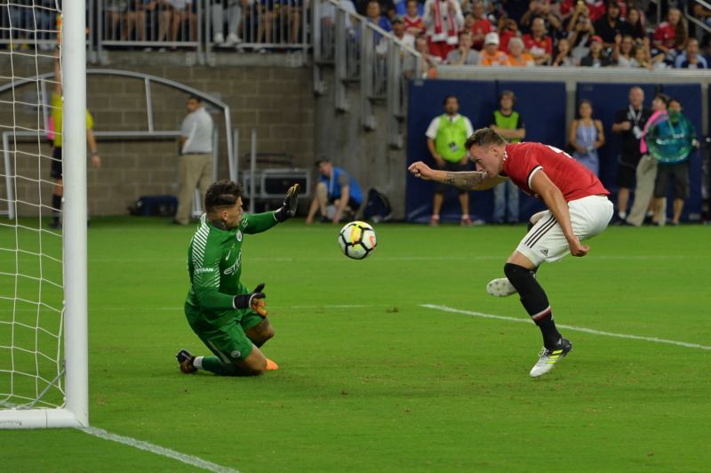 Obránce Manchesteru Phil Jones. Obránce Manchesteru Phil Jones.