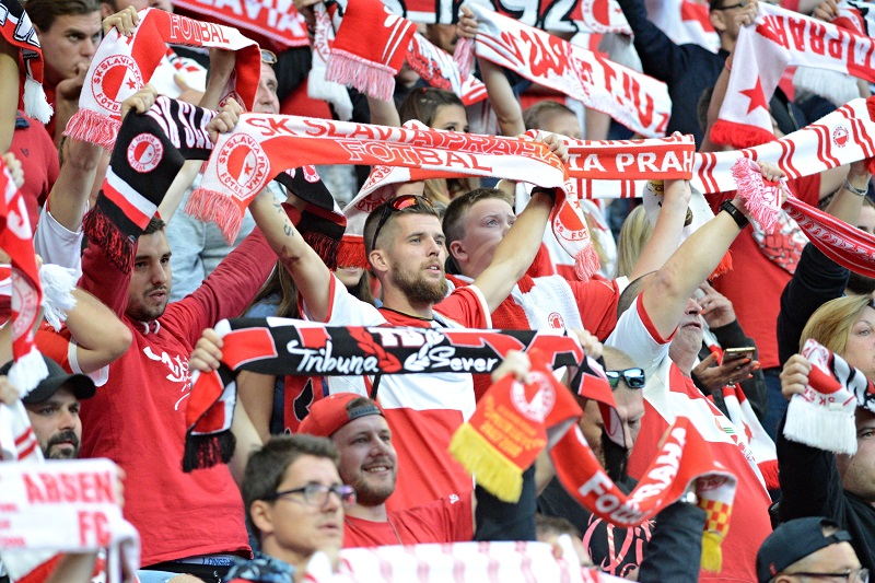 Fanoušci fotbalové Slavie v zápasu proti Borisovu.