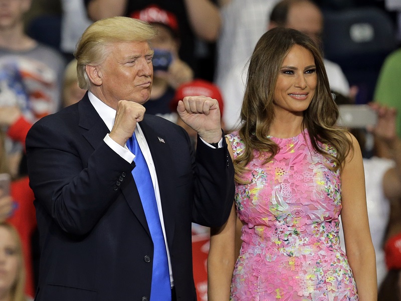 Americká první dáma Melania Trumpová se svým manželem Donaldem Trumpem. Americká první dáma Melania Trumpová se svým manželem Donaldem Trumpem.
