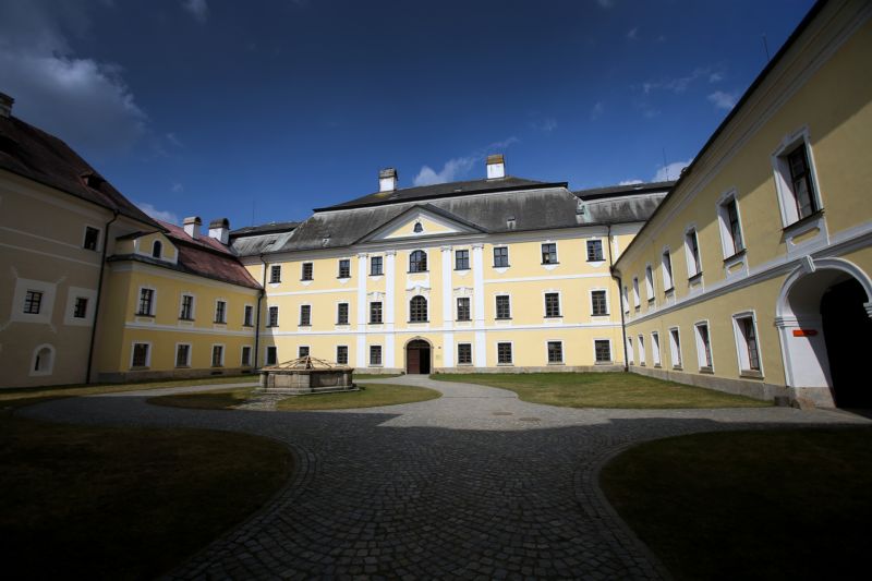 Speciální prohlídka zámku ponese název Příběh žďárského kláštera "na dosah". Speciální prohlídka zámku ponese název Příběh žďárského kláštera "na dosah".