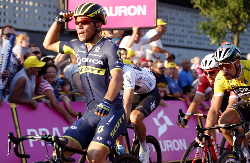 Nizozemský cyklista Danny van Poppel se raduje z etapového vítězství v závodu Kolem Polska.
