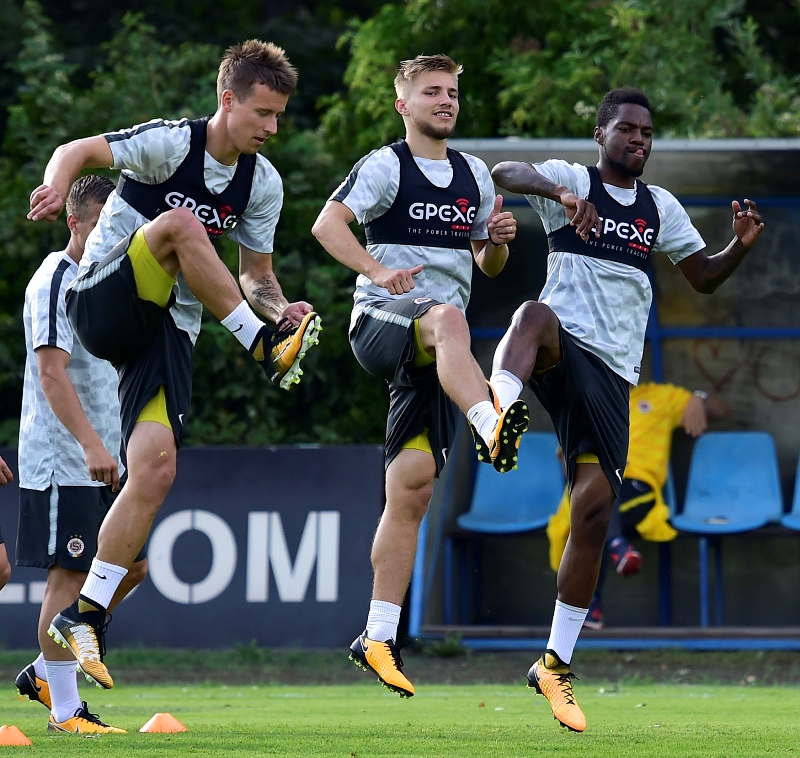 Trénink sparťanských fotbalistů před zápasem s Crvene Zvezdy.
