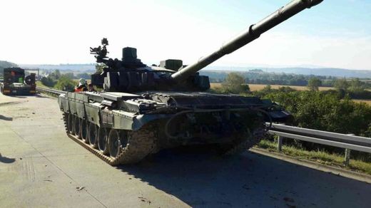 Tank na dálnici D35.