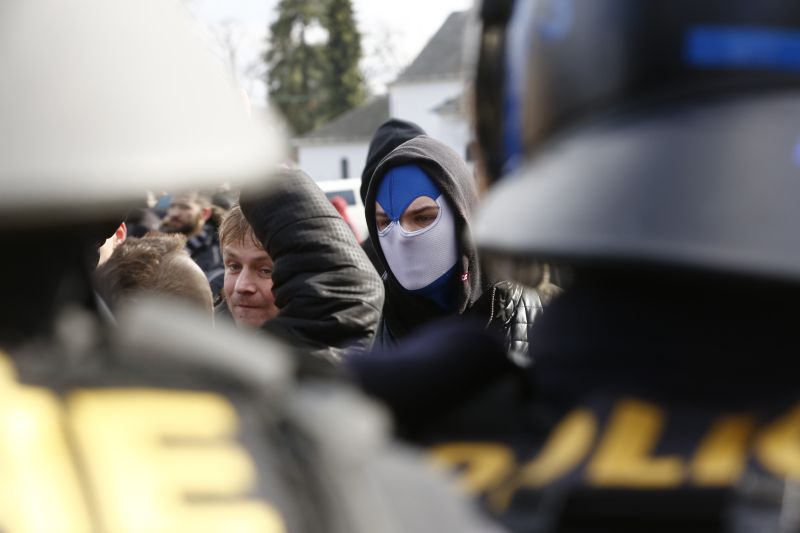 Policie se pustila v Opavě do křížku s fanoušky.
