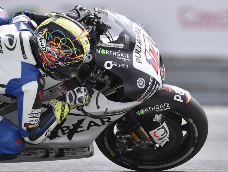Motocyklový závodník Karel Abraham. 
