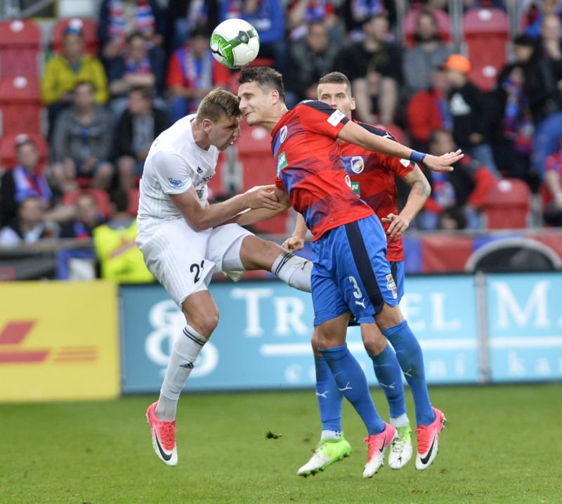 Obránce Aleš Matějů v dresu Viktorie Plzeň v jednom ze zápasů.