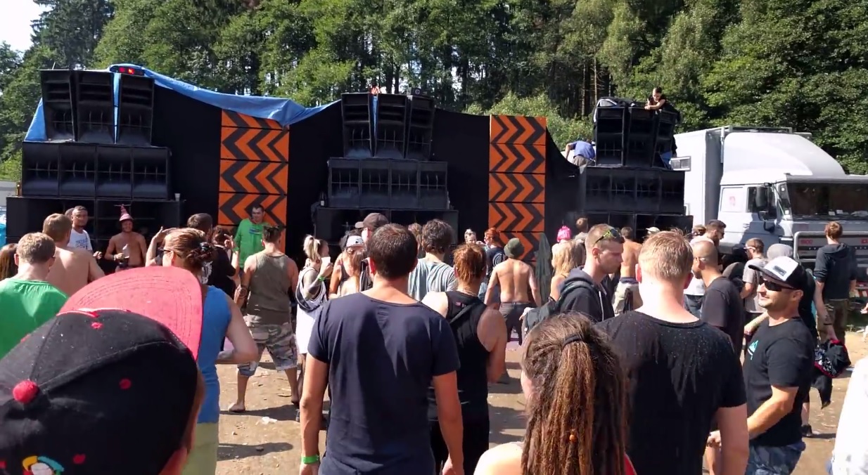 Technoparty u Meziříčka.