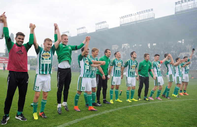 Fotbalisté Bohemians slaví třetí letošní výhru. Foto: Ondřej Deml, ČTK.