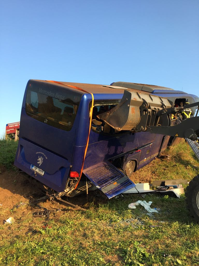 Havarovaný autobus.