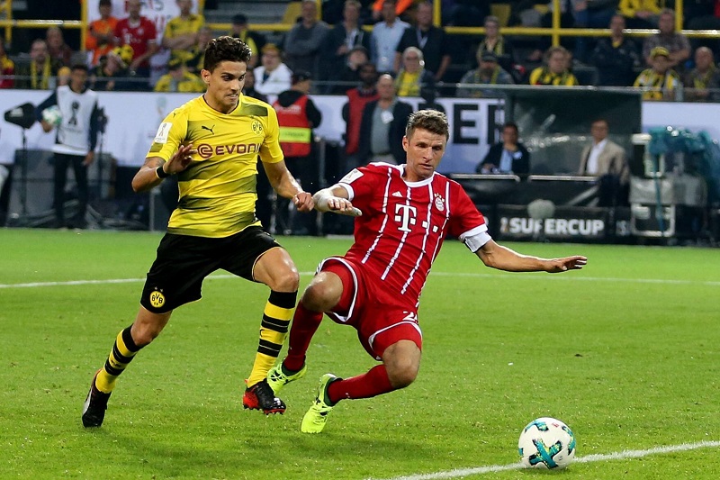 Bayern Mnichov v Superpoháru proti Borussii Dortmund.