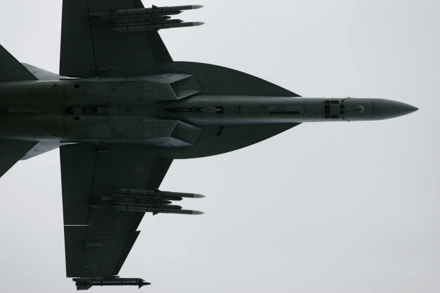 Bombardér F/A-18E.