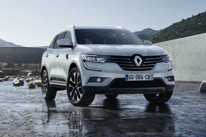 Nová generace modelu Koleos nezakrývá svoji mohutnost, ale dokazuje, že i velké SUV může působit přitažlivě.
