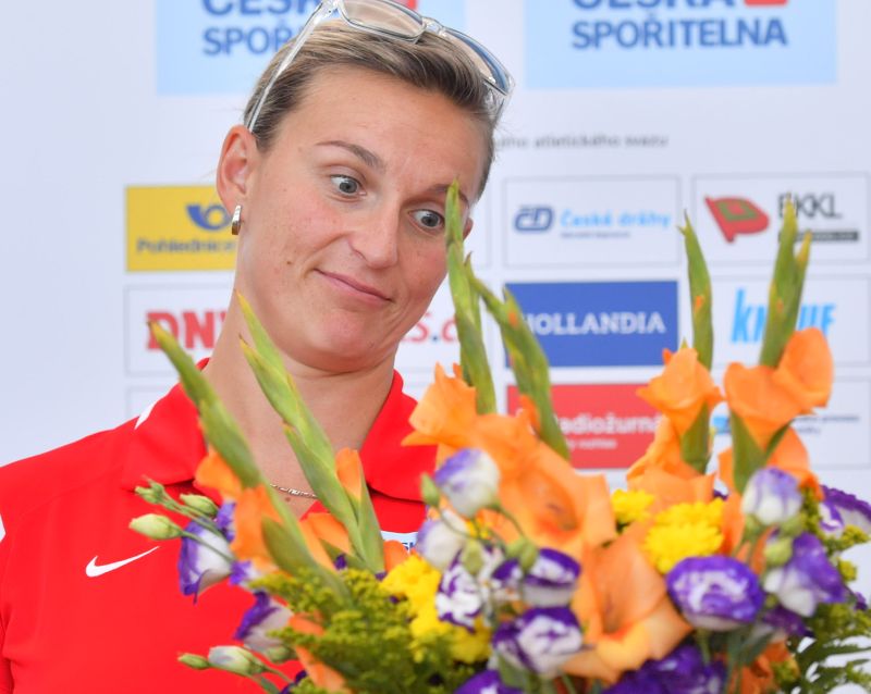 Oštěpařka Barbora Špotáková je zpět v Praze.