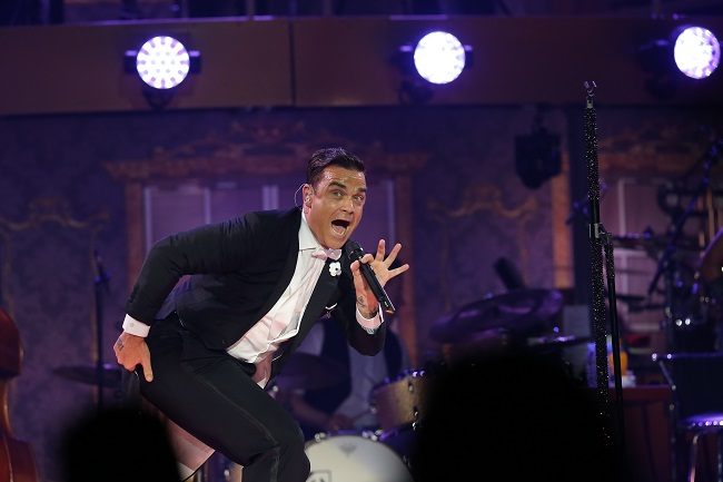 Zpěvák Robbie Williams.