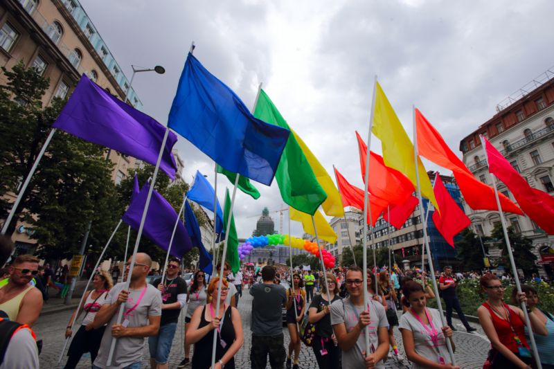 Prahou projde průvod Prague Pride, do ulic vyrazí i jeho odpůrci. Prahou projde průvod Prague Pride, do ulic vyrazí i jeho odpůrci.