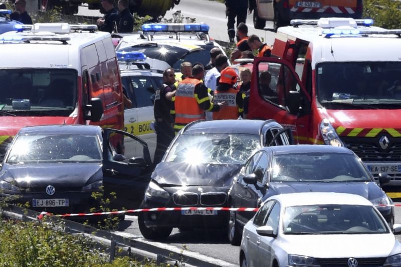Policie muže zadržela v autě na dálnici u Calais.