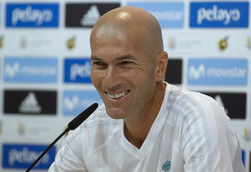 Bývalý fotbalista Zinédine Zidane zůstane v Realu Madrid až do roku 2020.