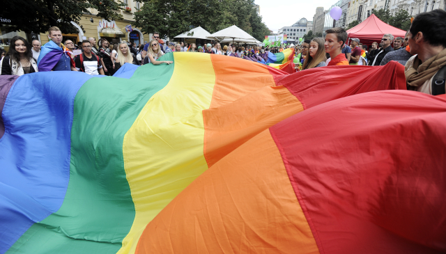 Pochod hrdosti leseb, gayů, bisexuálů a transsexuálů Prague Pride prošel 12. srpna Prahou.