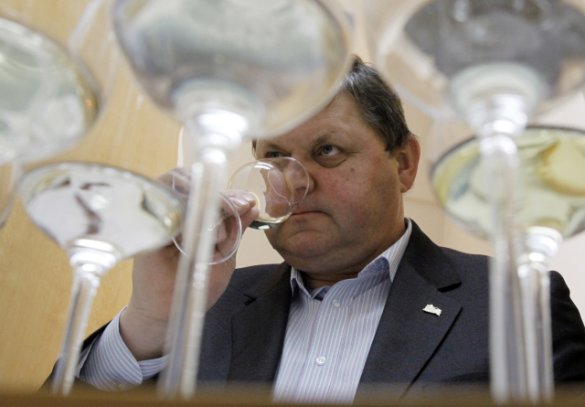 386 vzorků hodnotilo 40 odborníků v osmi komisích pod vedením hlavního sommeliera Národního vinařského centra Marka Babisze.