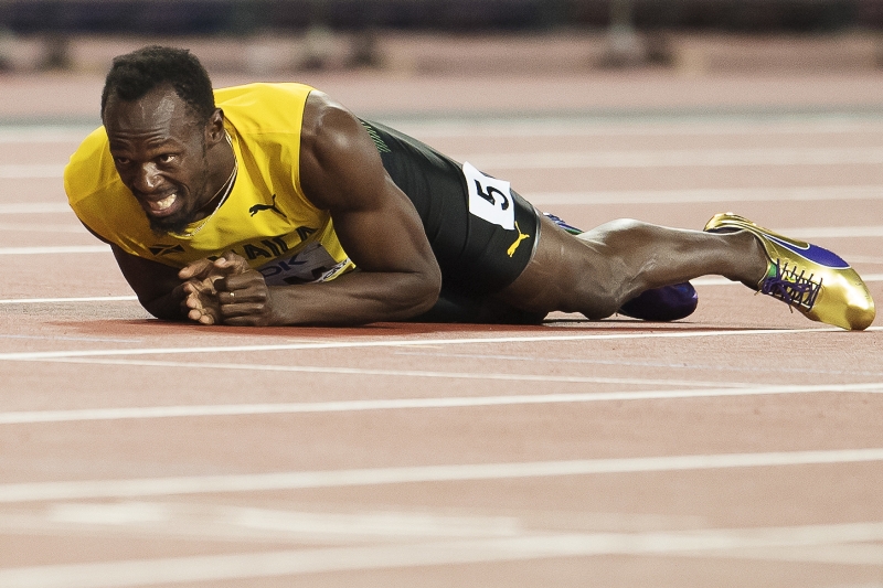 Usain Bolt ve štafetě do cíle nedoběhl.
