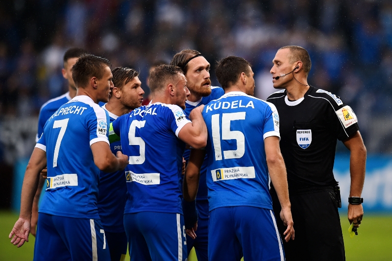 Fotbalisté Liberce nad některými výroky rozhodčího Zelinky jen kroutili hlavou, sparťané dělali totéž.