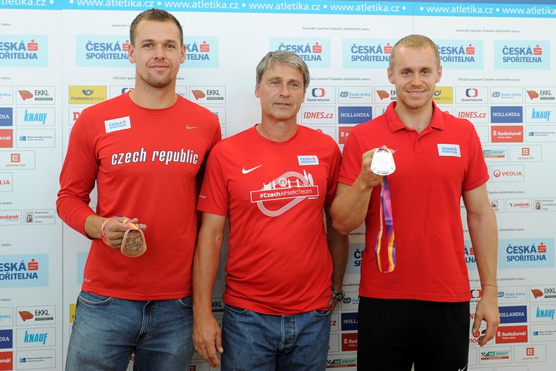 Trio, které to společně dokázalo. Zleva Petr Frydrych, Jan Železný a Jakub Vadlejch.