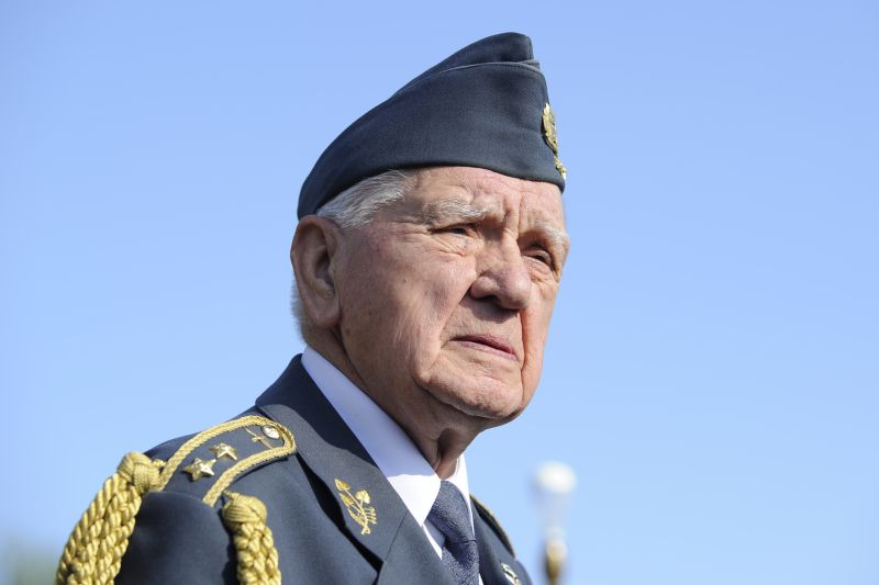 Pilot RAF Emil Boček.