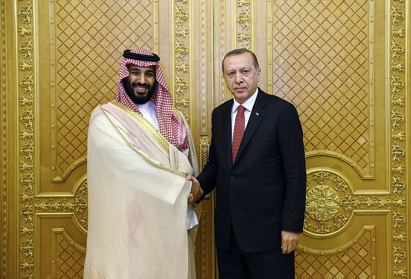 Saúdskoarabský korunní princ Muhammad bin Salmán (vlevo) a turecký prezident Recep Tayyip Erdoğan.