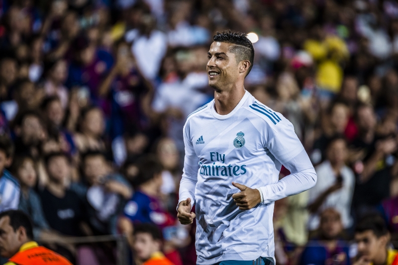 Největším favoritem na zisk trofeje je Portugalec Cristiano Ronaldo.