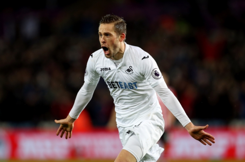 Sigurdsson dal Evertonu přednost před Swansea.