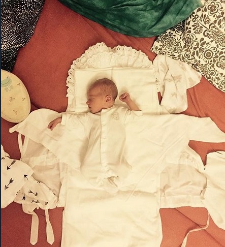 Syn se zpěvákovi narodil už minulý týden. Syn se zpěvákovi narodil už minulý týden.