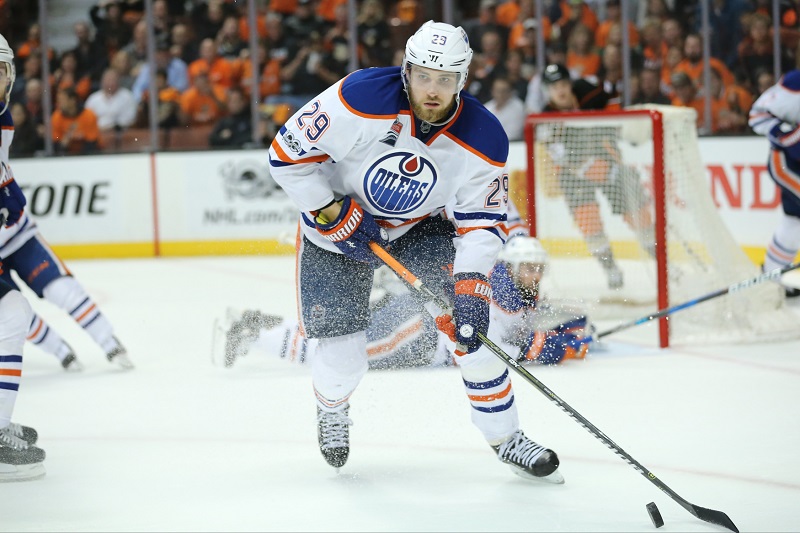 Německý hokejový útočník Leon Draisaitl se upsal Edmontonu Oilers na dalších osm sezon (ilustrační foto). Německý hokejový útočník Leon Draisaitl se upsal Edmontonu Oilers na dalších osm sezon (ilustrační foto).