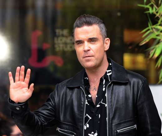 Robbie Williams naskočil do světa showbyznysu na začátku 90. let.