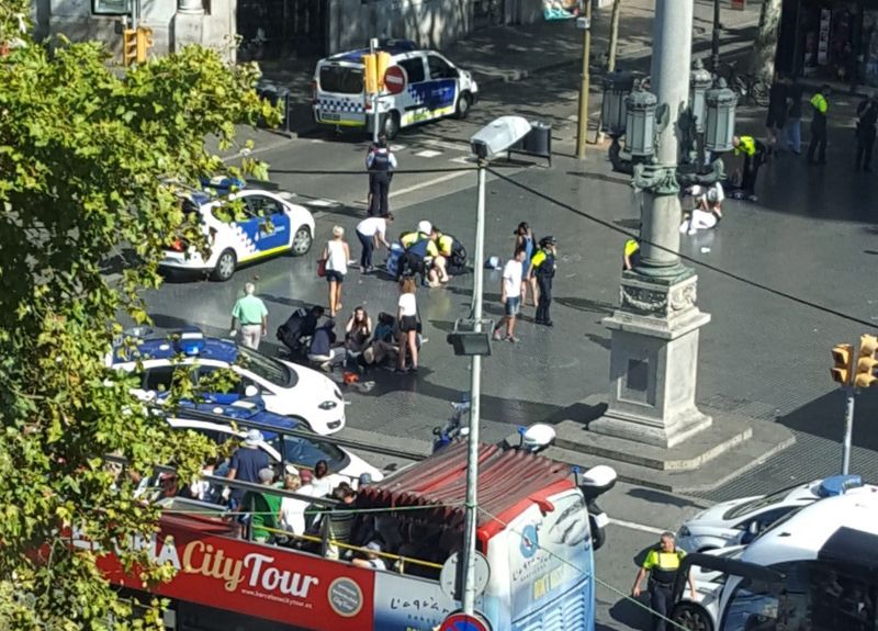 Policejní zásah v ulicích Barcelony. 