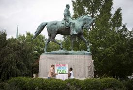 Socha generála Leeho, Charlottesville.