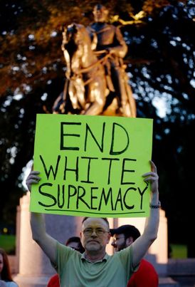 Protesty.