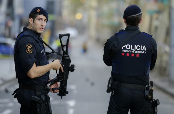 Policisté v Barceloně.