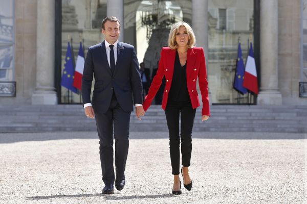 Francouzský prezident Emmanuel Macron se svou manželkou.