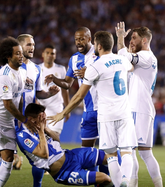 Sergio Ramos (zcela vpravo) nejde pro ránu daleko.