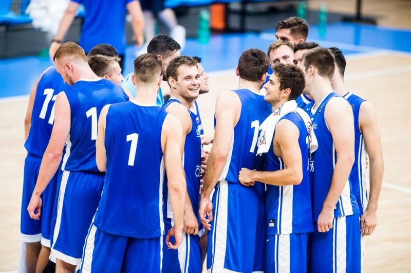 Čeští basketbalisté se v posledním zápase přípravy před ME utkají s Lotyšskem.