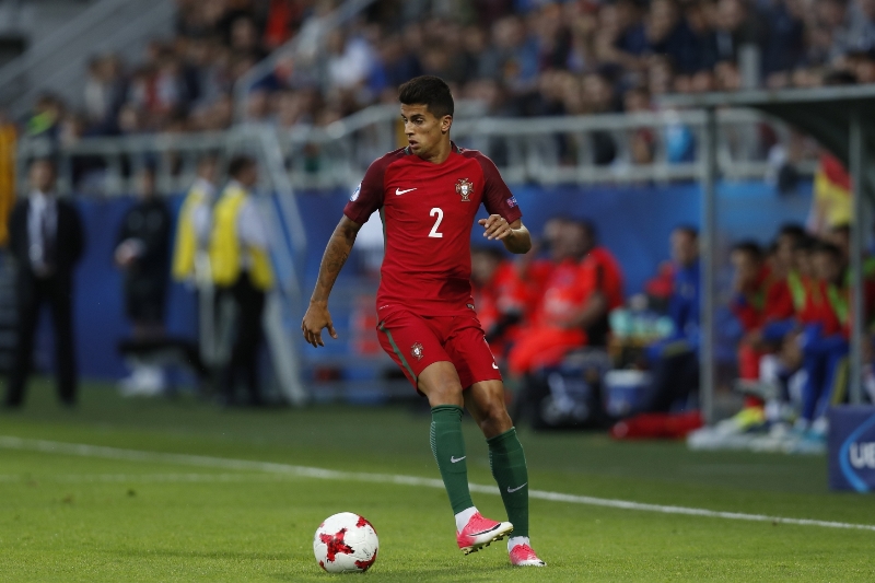 Cancelo přichází do Interu výměnou za Kondogbiu.