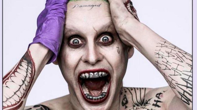 Herec a zpěvák Jared Leto v roli Jokera. 