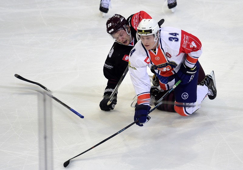 Odvetné utkání semifinále play off hokejové Ligy mistrů Sparty proti švédskému týmu Växjö.