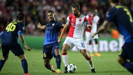 Záložník Slavie Josef Hušbauer s kapitánskou páskou.